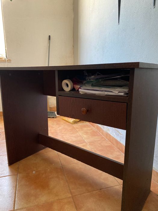 Secretária em excelente estado