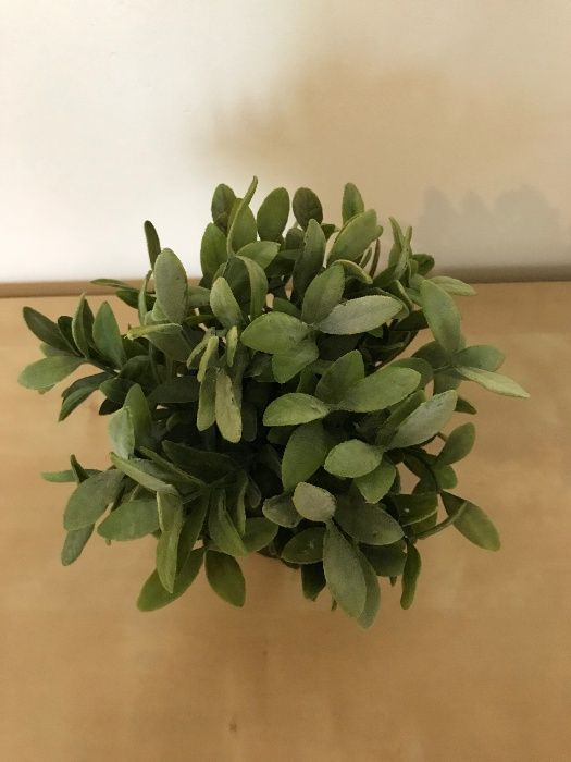 Planta artifical em vaso preto - Ikea
