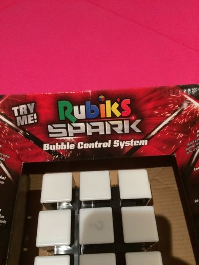 Cubo de Rubik Spark com 6 jogos.