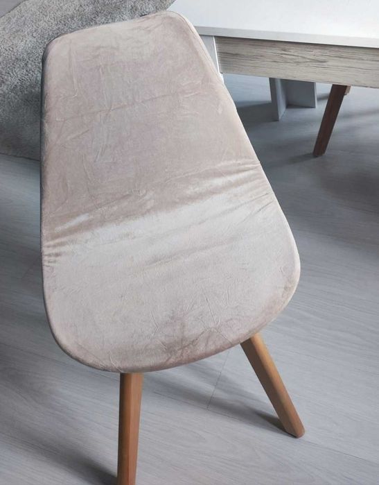 Pokrowce na krzesła skandynawskie welurowe beżowe 4 sztuki komplet