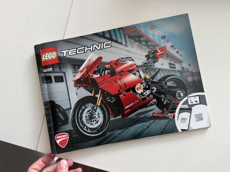 Конструктор LEGO Technic Ducati Panigale V4 R (42107)