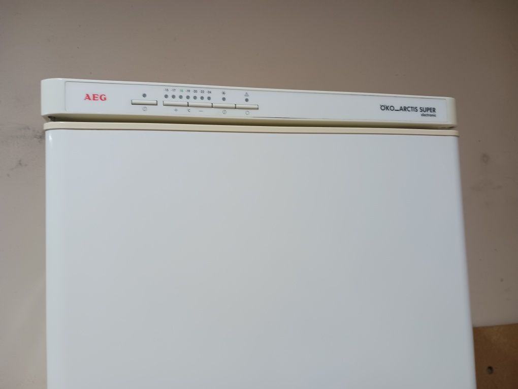 Vendo arca congeladora de gavetas AEG ...255 LITROS ,,,MEDIDAS 179 ALT