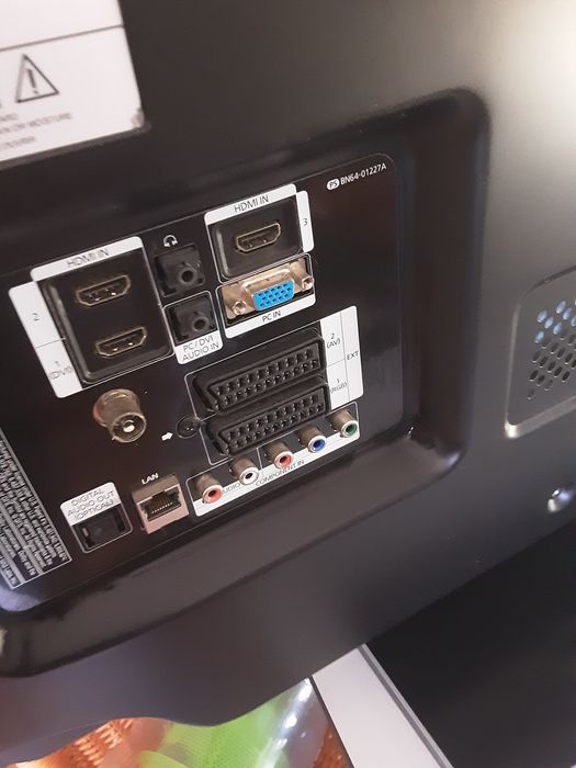 Tv samsung lcd 101 polegadas AVARIADA