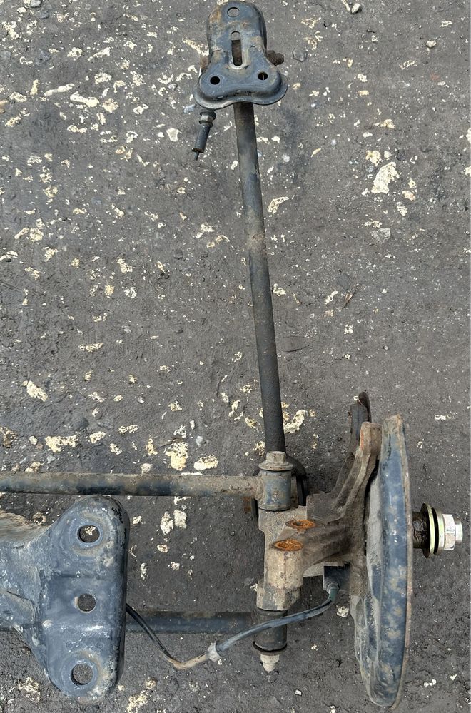 Балка задня Hyundai Elantra 01-06 хетчбек