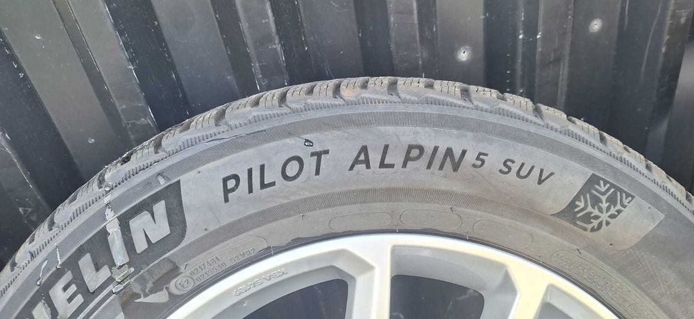 Sprzedam felgi z oponami zimowe +,czujniki .Ford Mustang Mach E