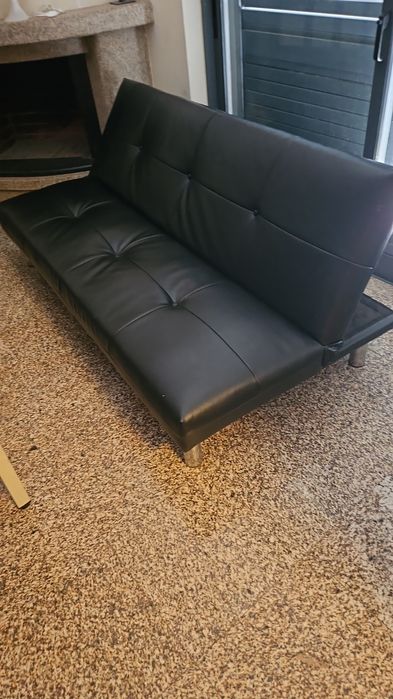 Sofa cama em couro preto