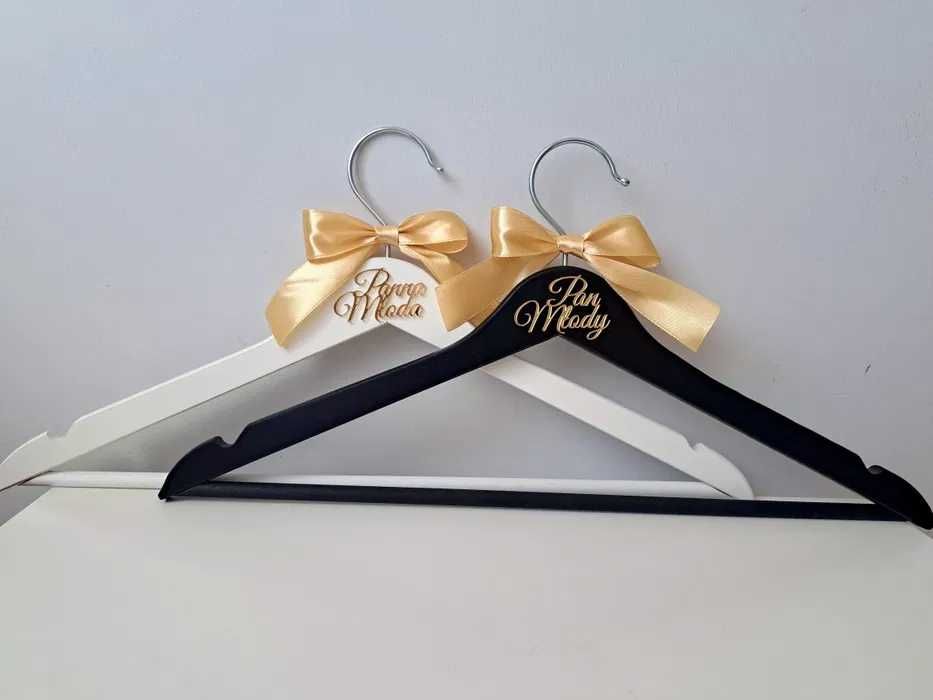 Wieszaki ślubne Panna Młoda Pan Młody Lustrzane złote napisy pleksi