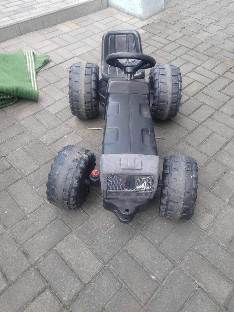 Traktor na pedały, jeździk