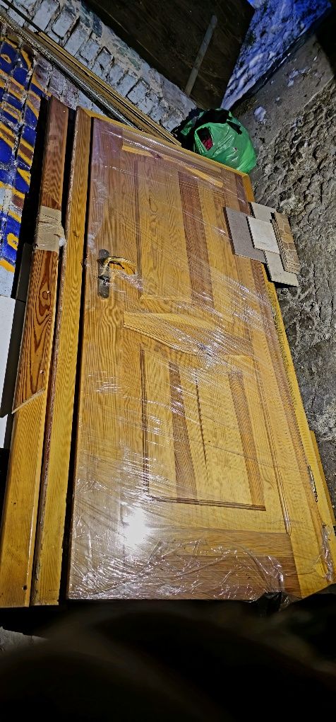 Drzwi wejściowe drewniane solidne 80