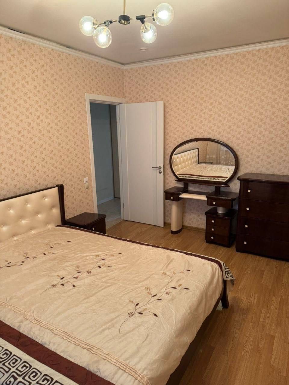 Продаю 2 кім в центрі міста