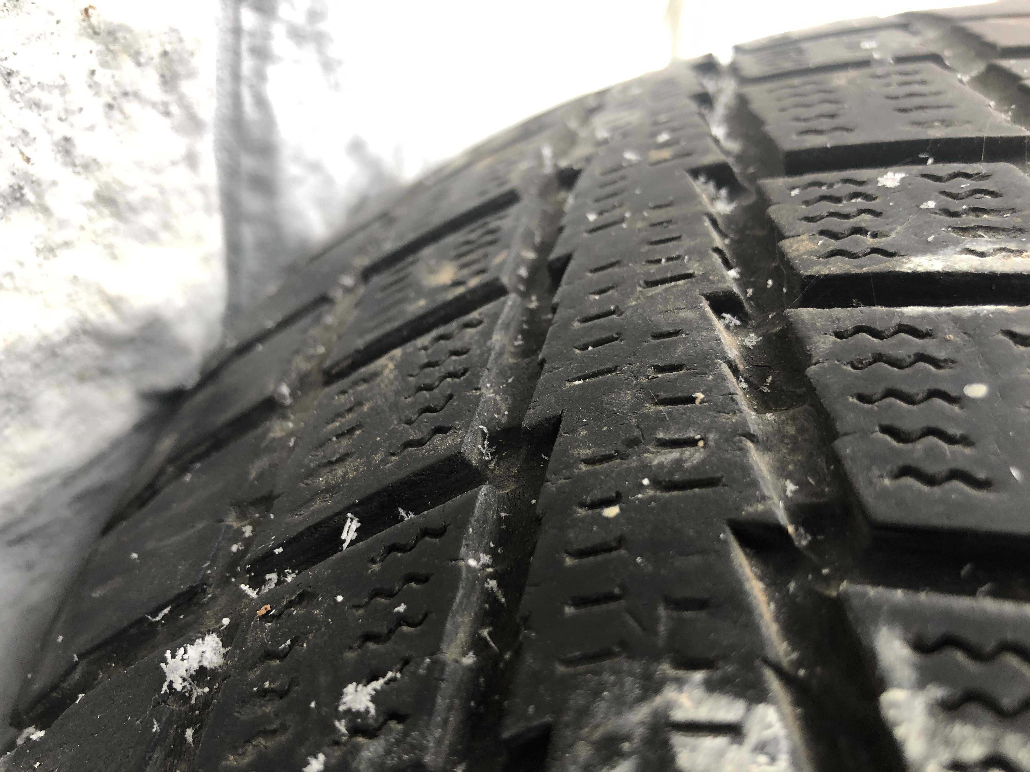 продам два диски r14  4x114.3   + шини 185/65 R14