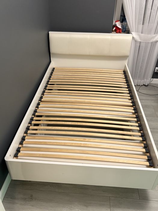 Łóżko ze stelażem, bez materaca