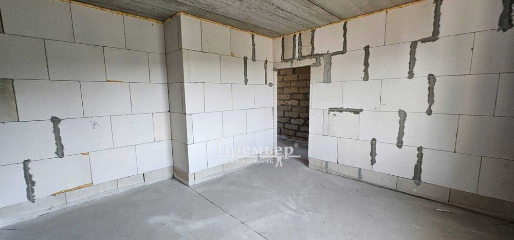 У продажу таунхаус нової споруди.