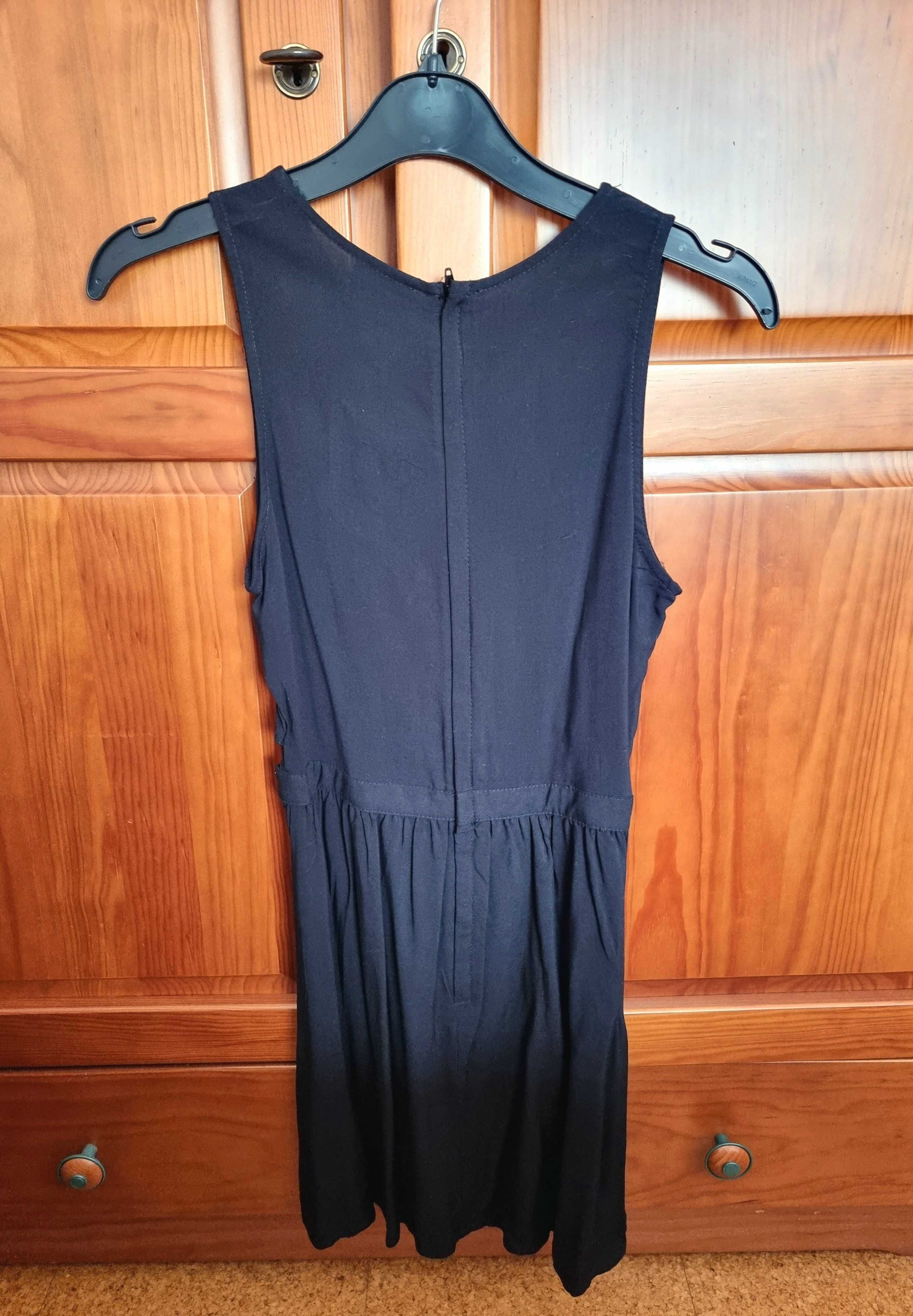 Vestido preto com aberturas H&M Divided, tamanho 34