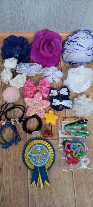 Украшения для волос ,банты,резина,шпильки