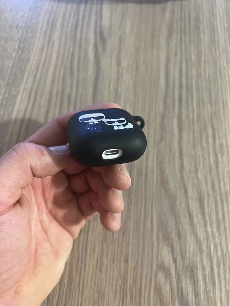 Etui Karl Lagerfeld apple air pods 2 generacji