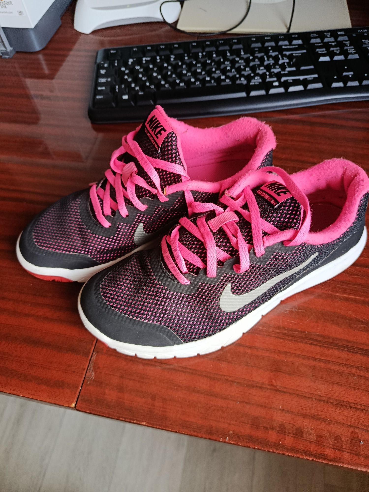 Продам кросівки Nike (23.5см)
