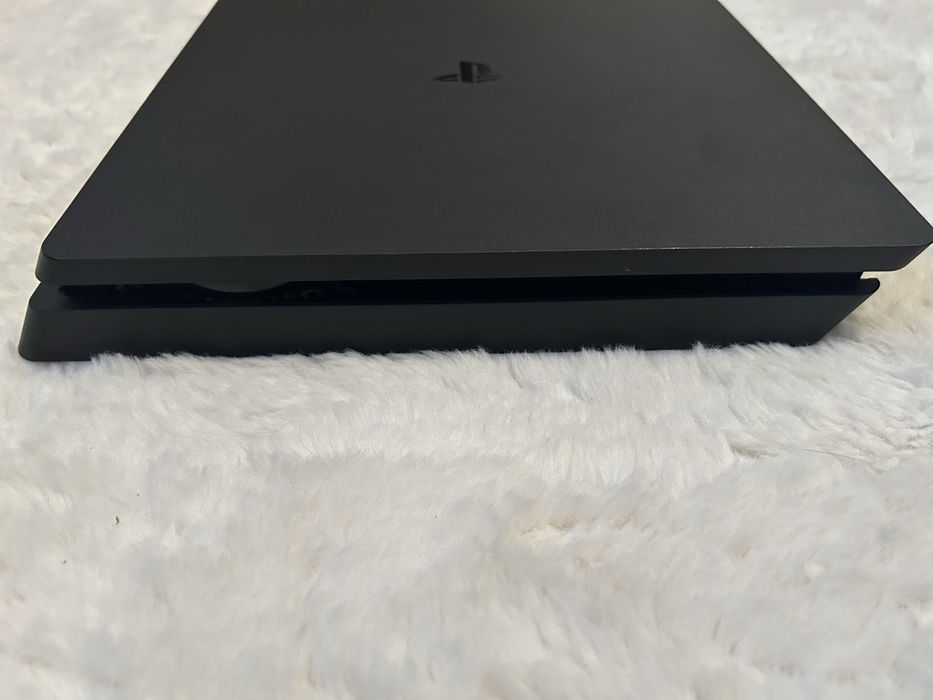 Playstation 4 slim