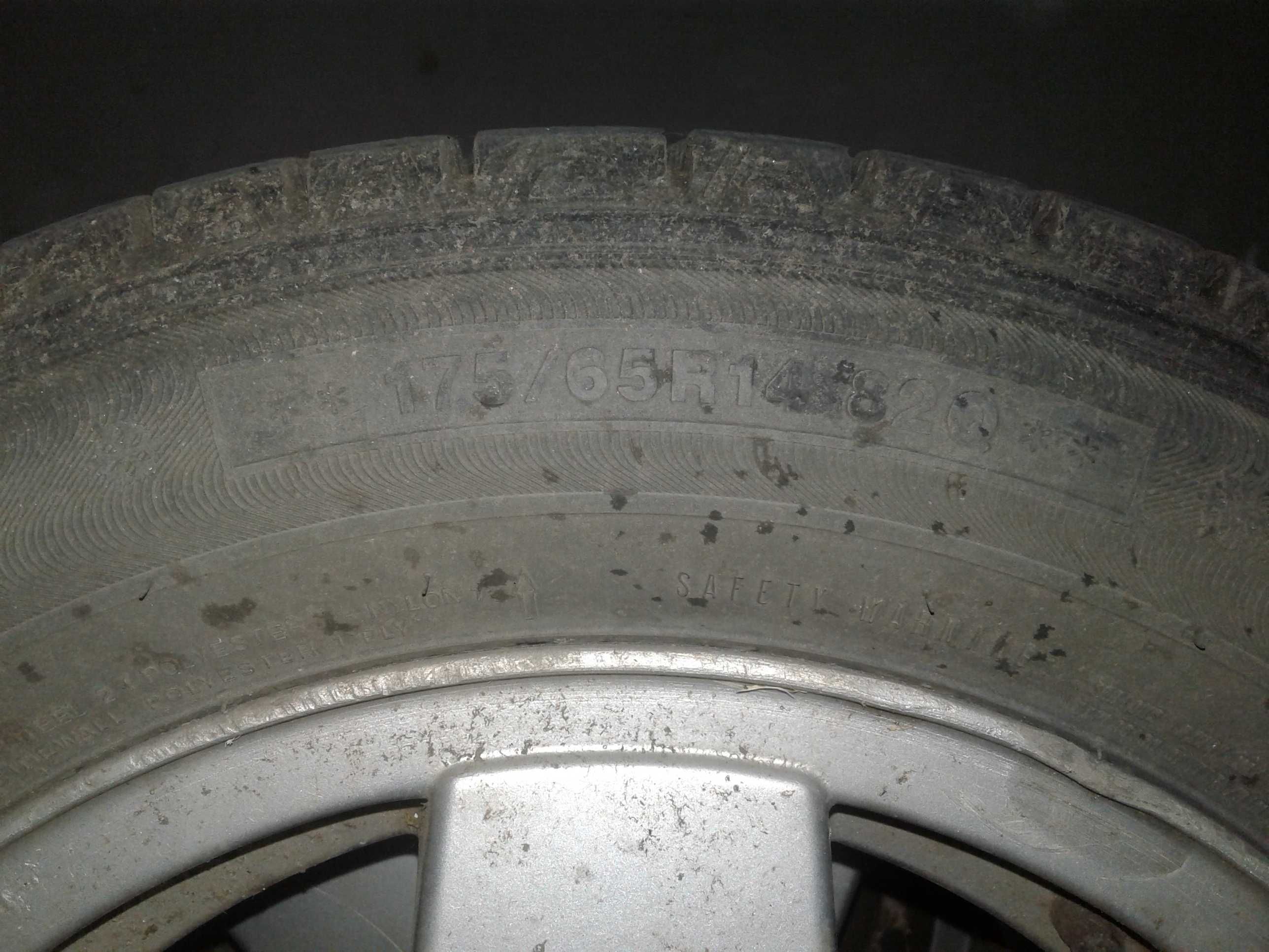 Зимняя резина Kumho KW21 (175/65R14 82Q) на литых дисках 5.5Jx14H2 E37