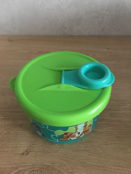 Pojemnik trójdzielny na mleko modyfikowane/przekąski