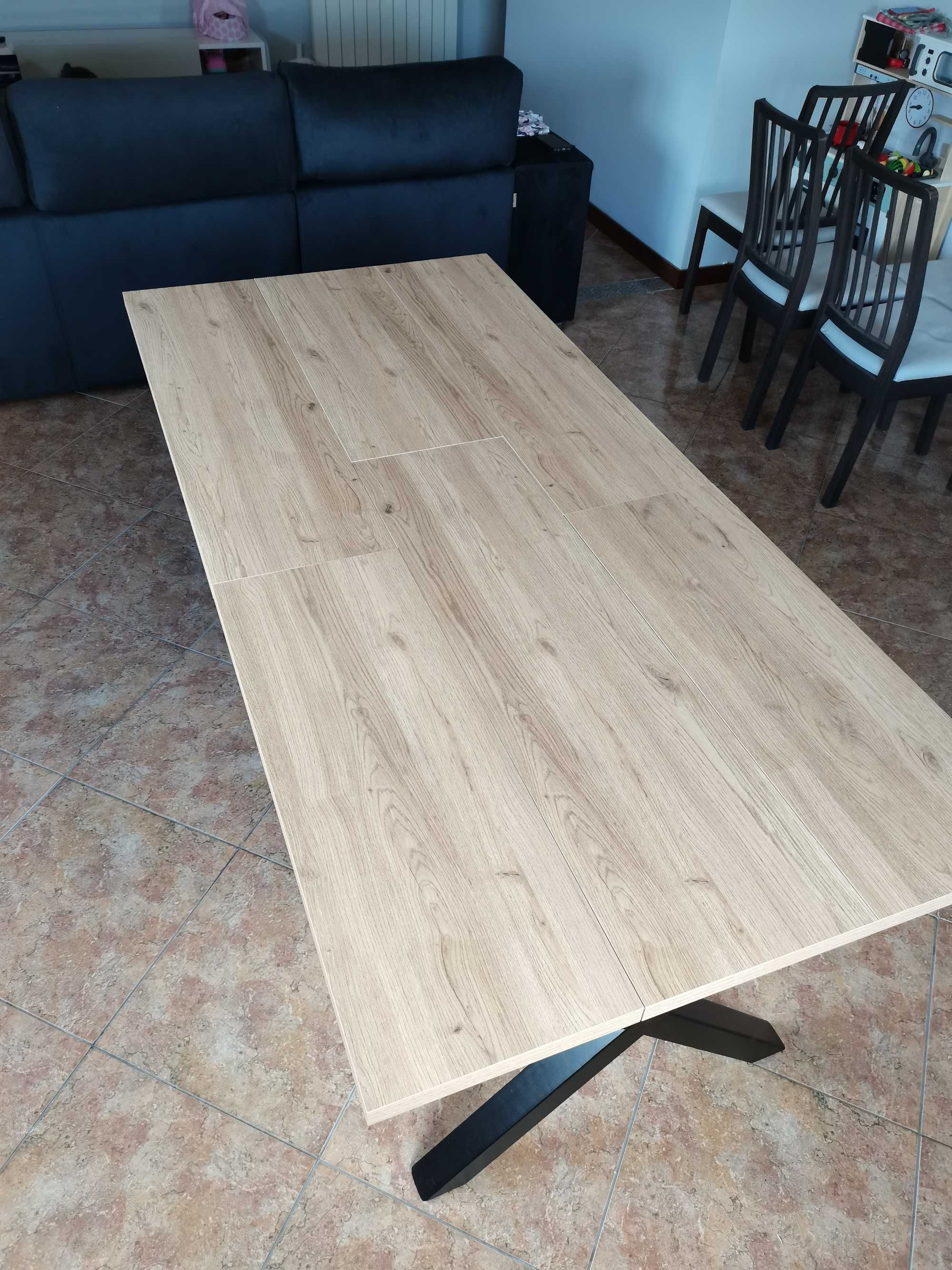 Mesa de jantar para 8 pessoas