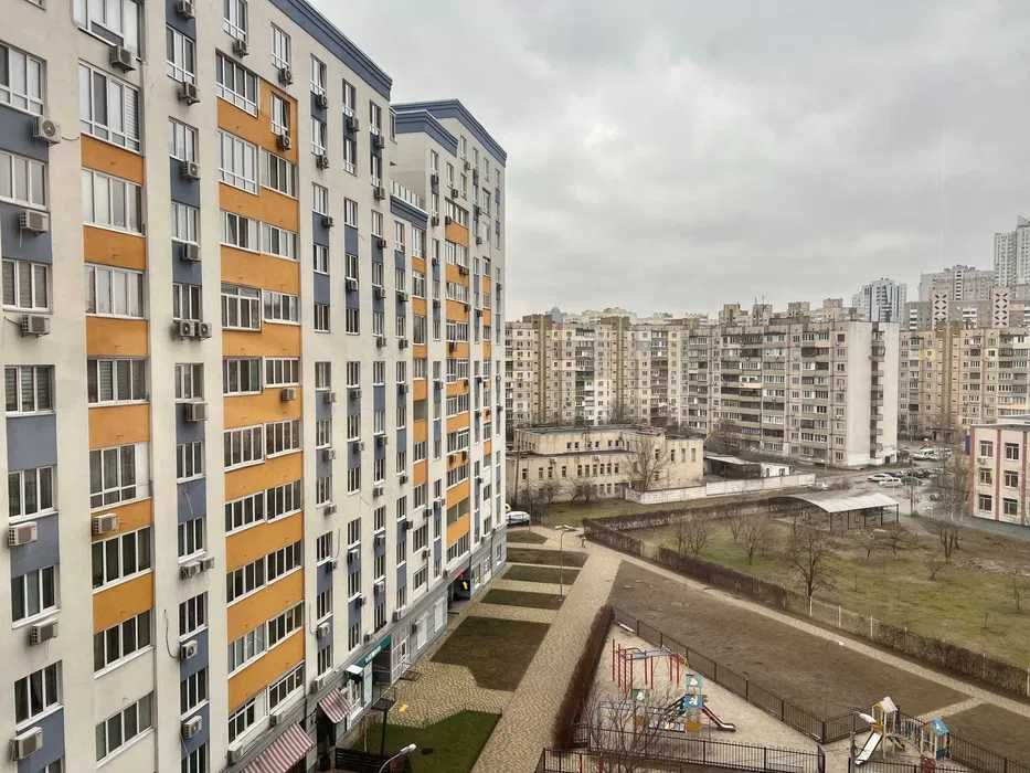 Продаж 2к. Анни Ахматової 13д