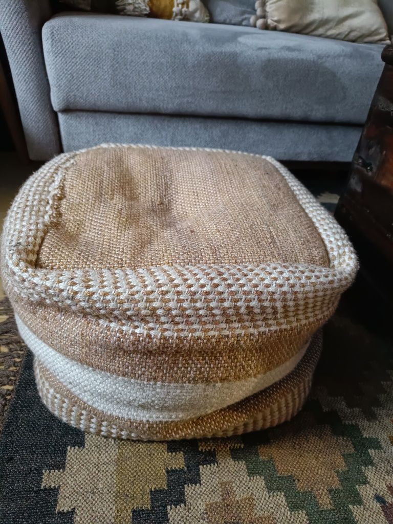 Pufa boho, pleciona, naturalna, styl skandynawski
