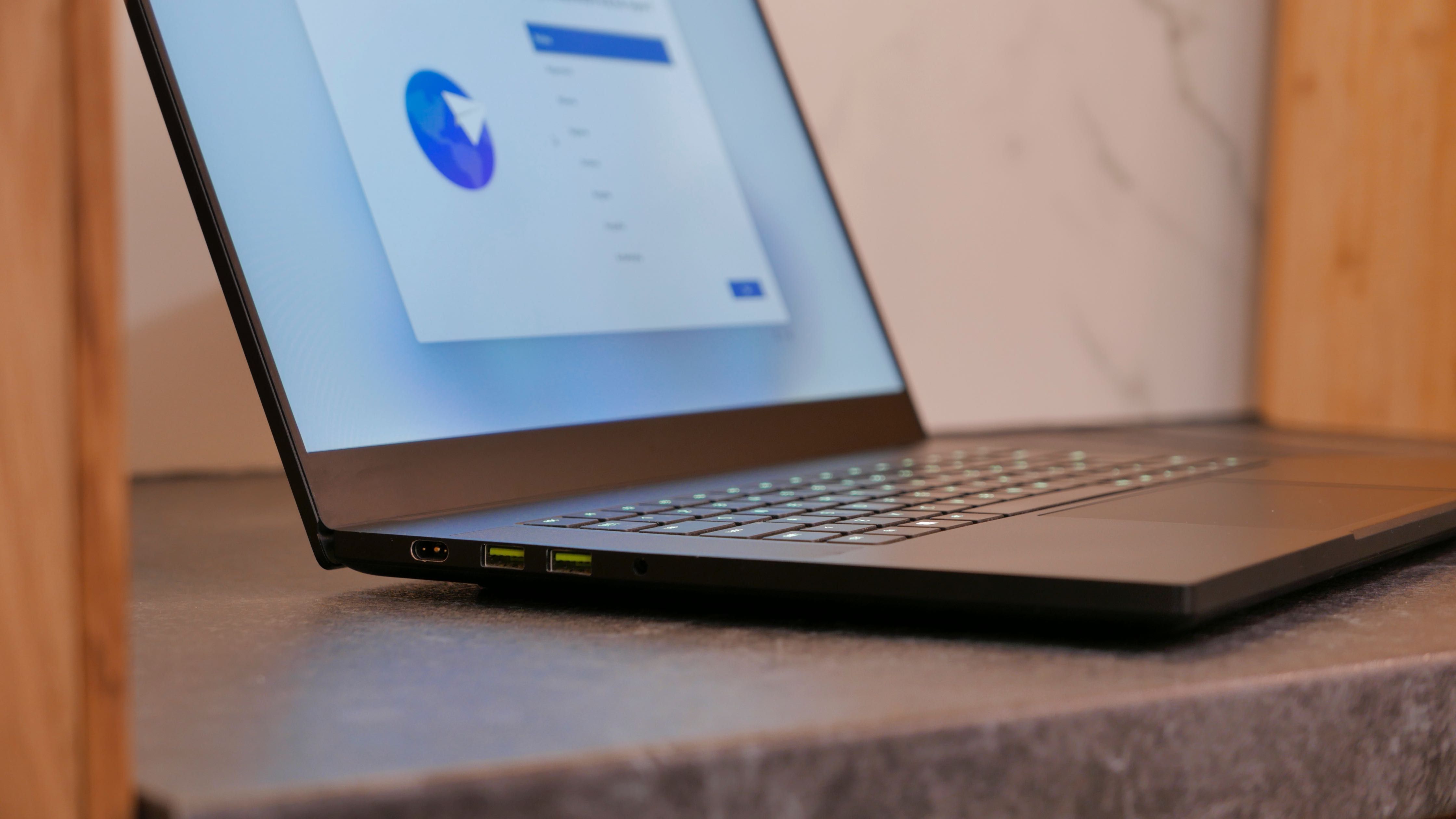 Laptop Razer Blade Advanced 15 i7 8750H 32GB DDR4 144Hz RTX 2080 MQ