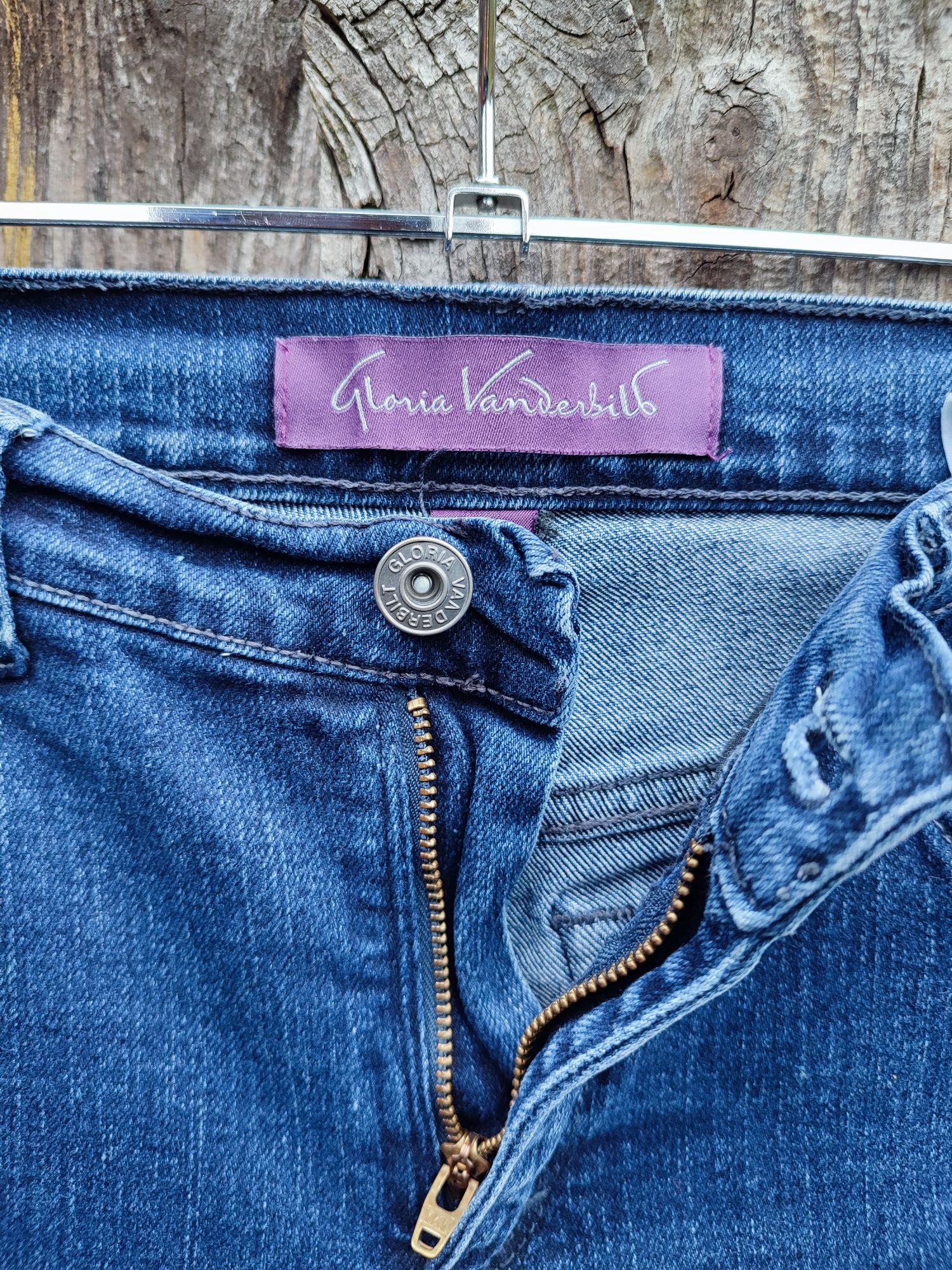 Damskie spodnie jeansowe jeansy Gloria Vanderbilt