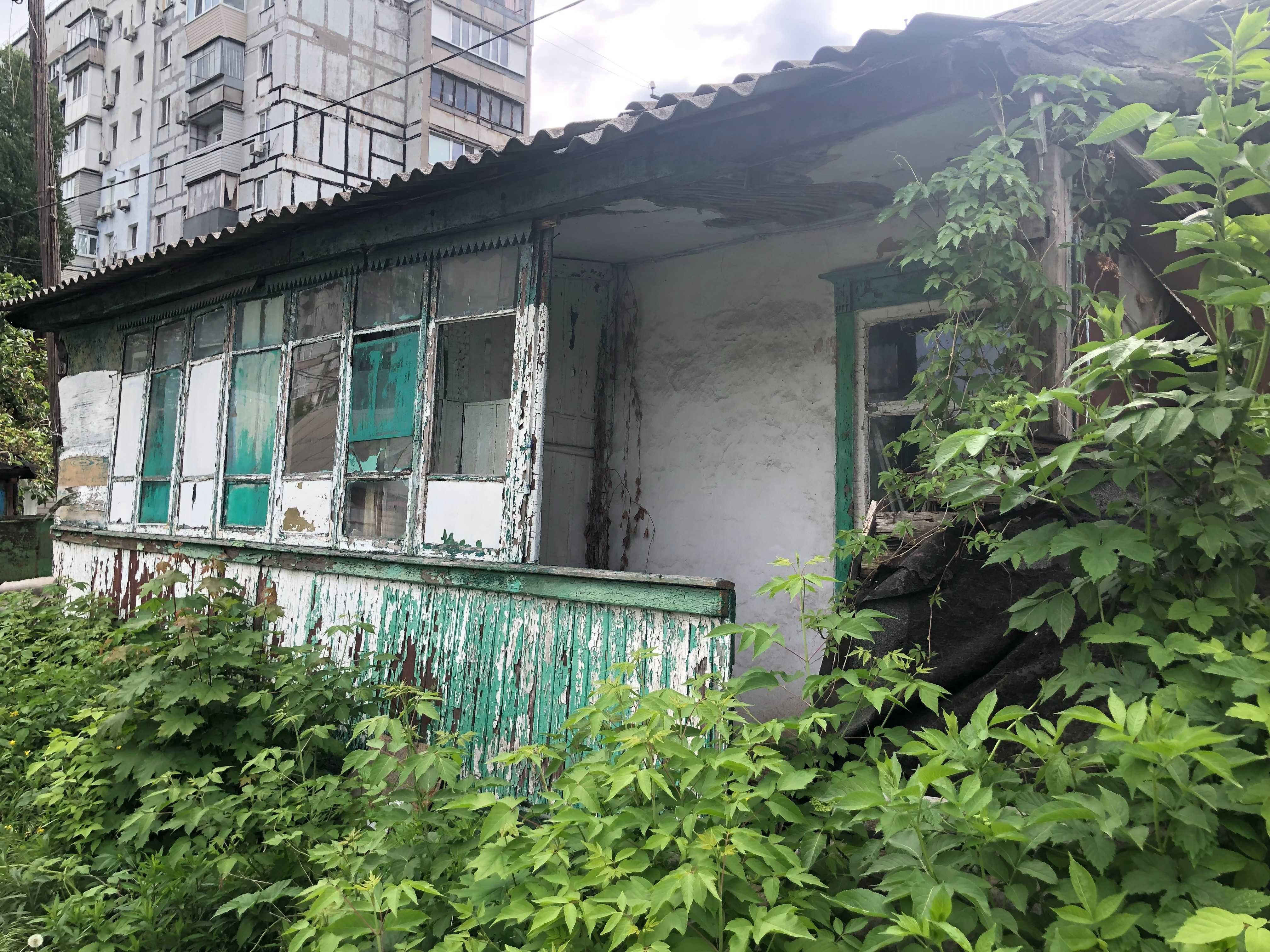 Продам не дорого рівну ділянку землі з старим домом -  Нагорний р-н.