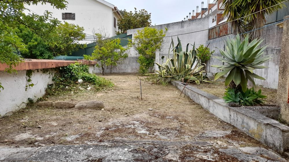 Vende-se vivenda em lote com 806m2