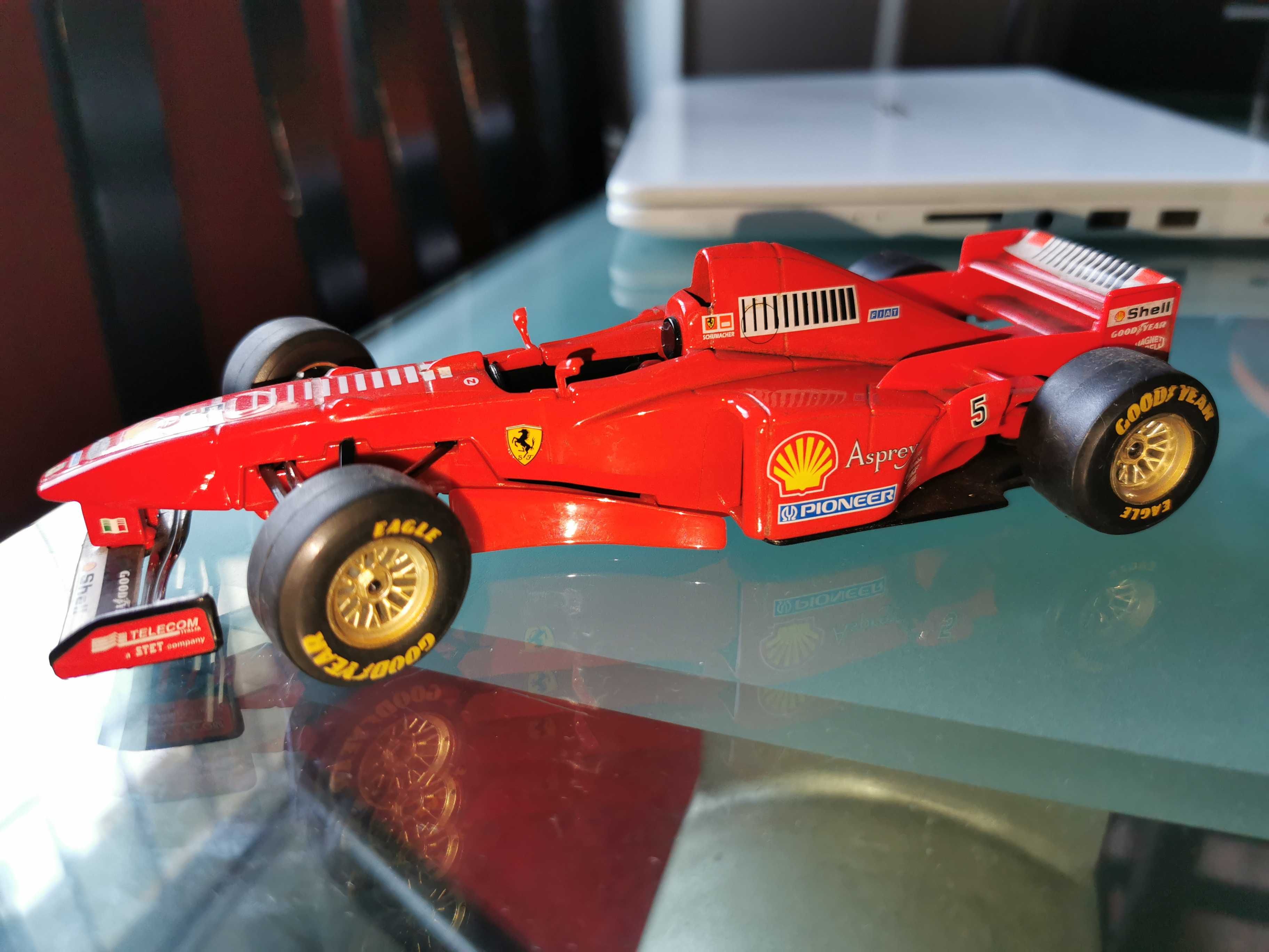 Três miniaturas Ferrari escala 1/24