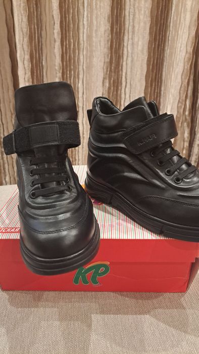 Зимнии ботинки на мальчика.