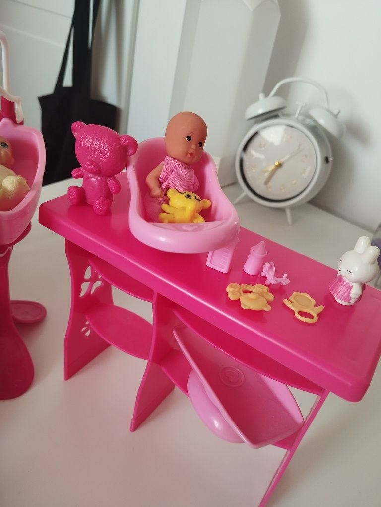 Barbie w ciąży z akcesoriami dla dzieci