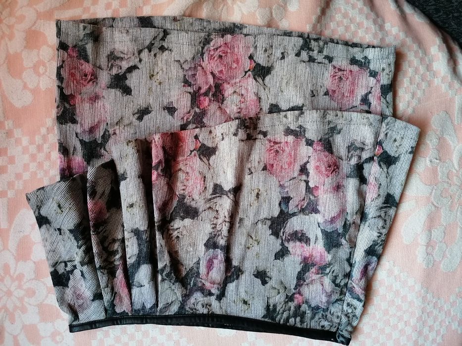 Mini saia da marca Bershka