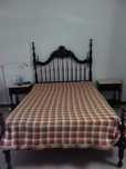 Vendo cama e guarda-vestidos em muito bom estado!