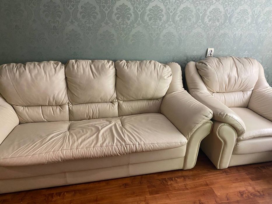 Диван кожаный раскладной + 2 кресла в идеальном состоянии
