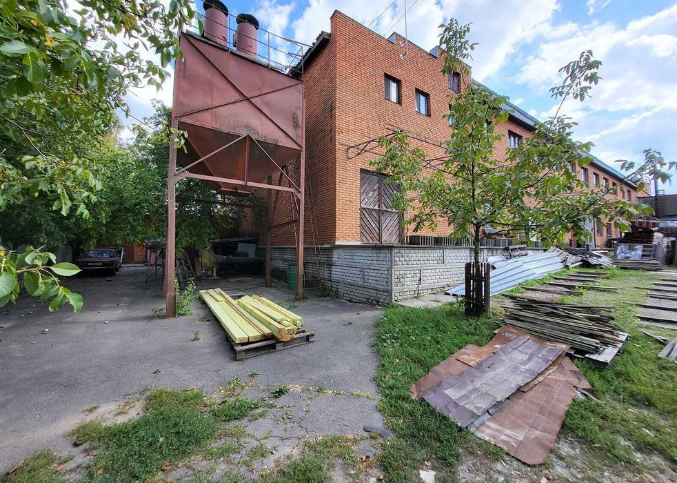 Продаж комерційного приміщення на вул. Будівельна