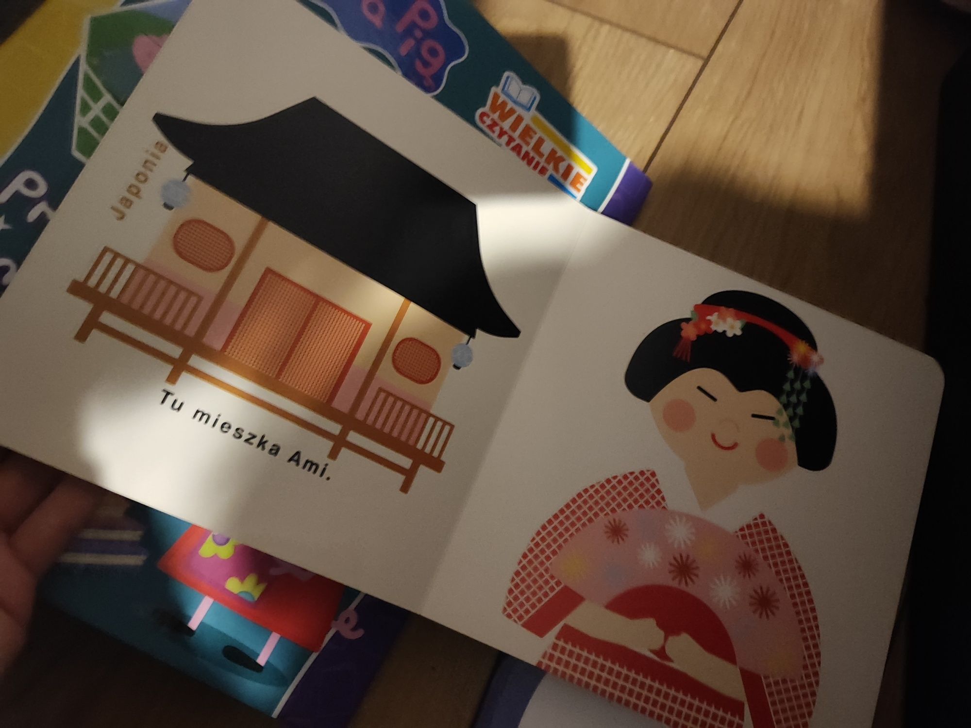 Książka Peppa świnka zakątki dwie siostry naśladuje zwierzątka dwa lat