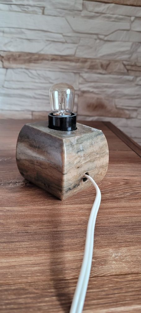 Nocna lampka z kamienia