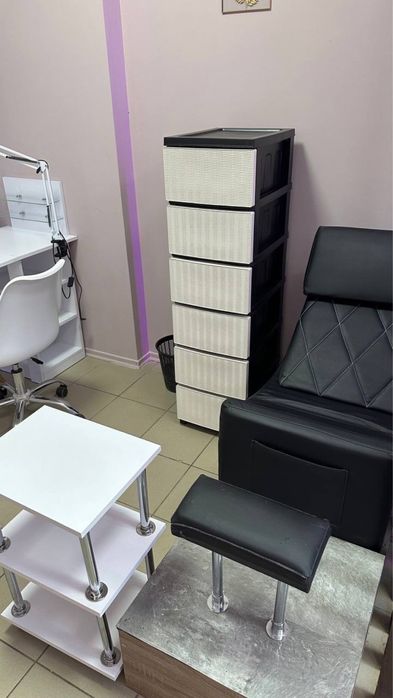 Здам місце майстра манікюру