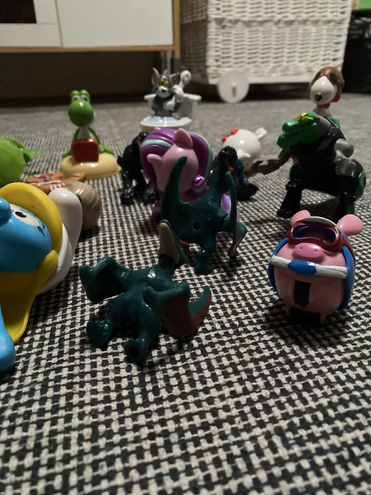 Lote de bonecos e figuras