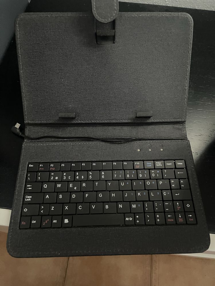 Tablet com capa teclado