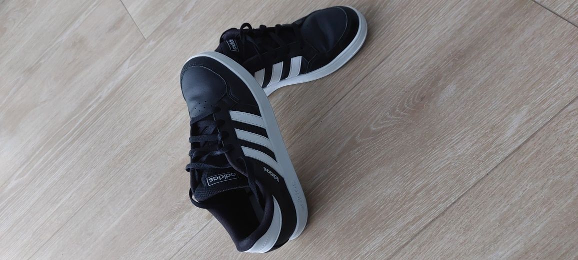 Sapatilhas Adidas novas