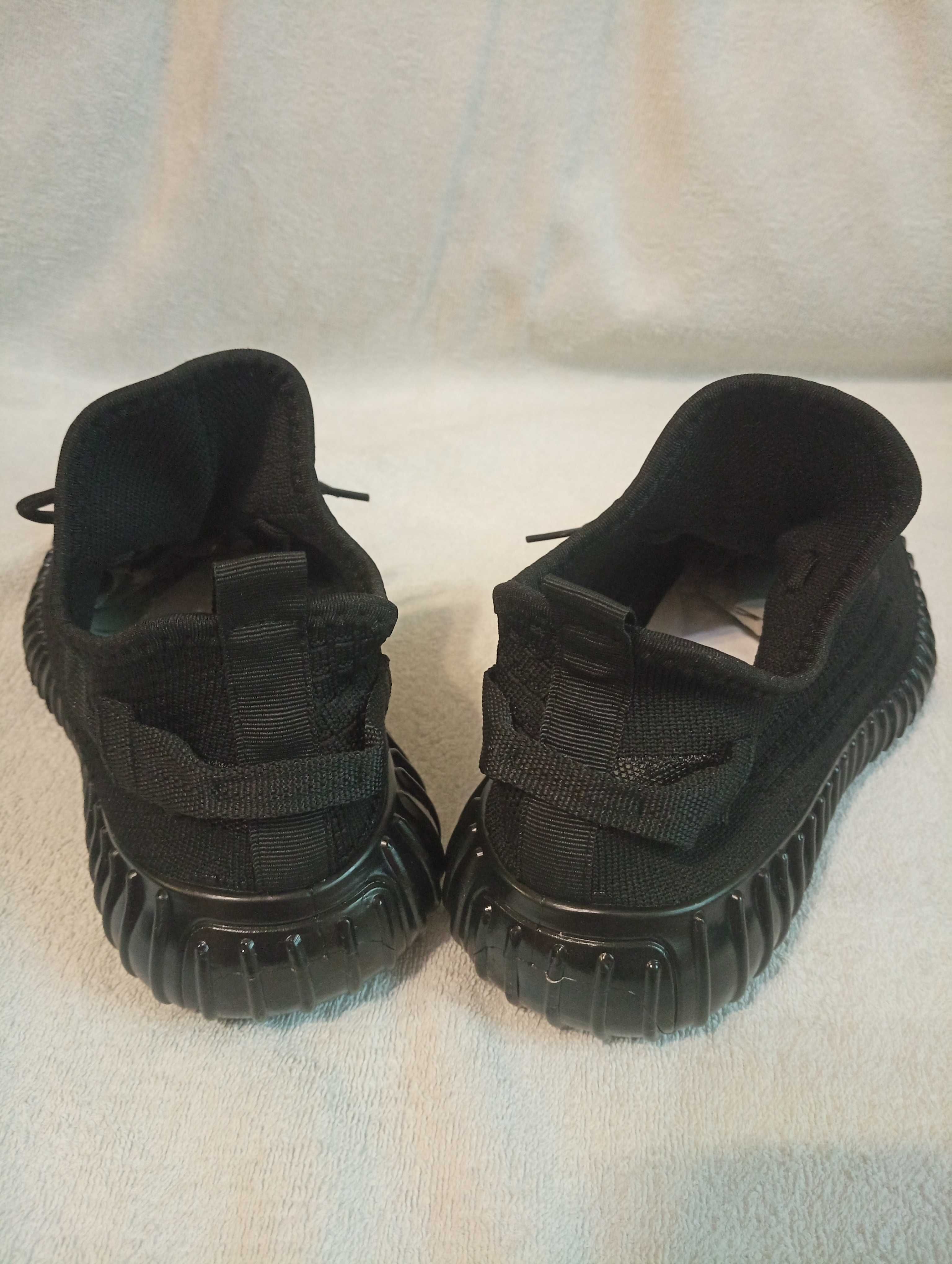 Кросівки чорні чоловічі, нові, весна - літо, розміра з 40 по 45