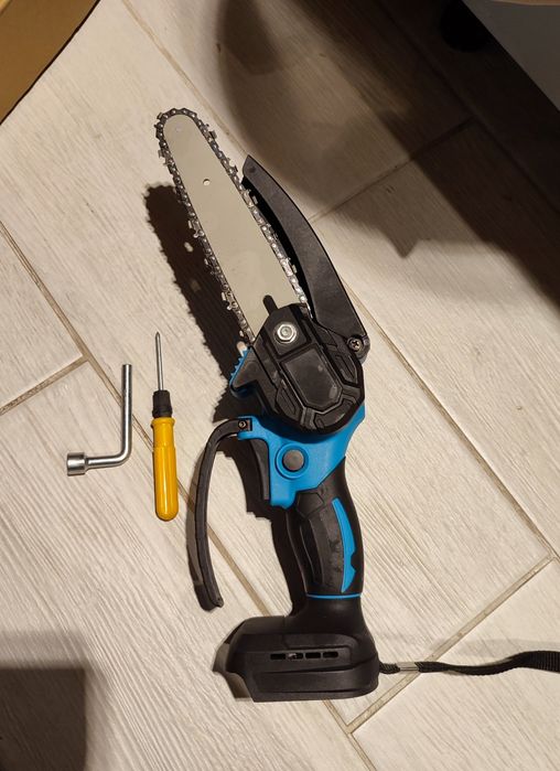 Минипила под аккумулятор Makita