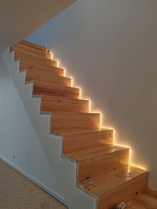 Eletricista profissional e experiente disponível. Orçamento grátis