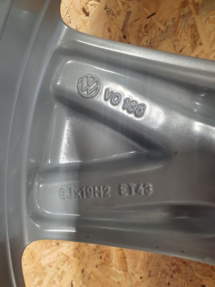 Felga VW Amarok T5 T6 T6.1 Multivan 19" 5x120 8J ET43