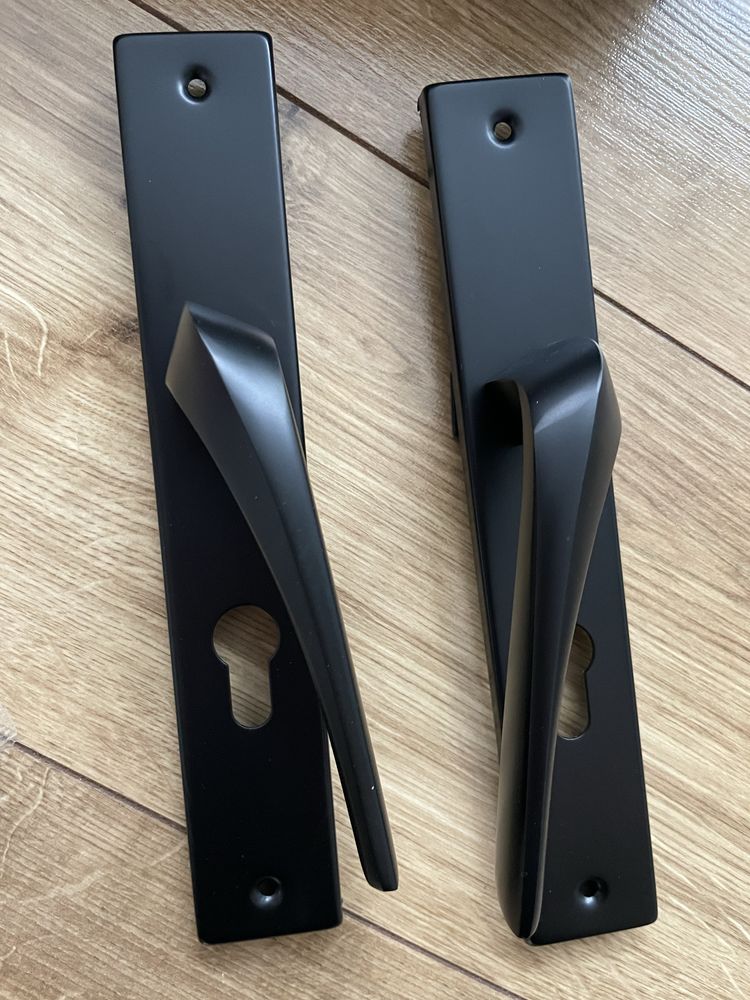 Nowe Klamki Domino Adel czarne, rozstaw 72