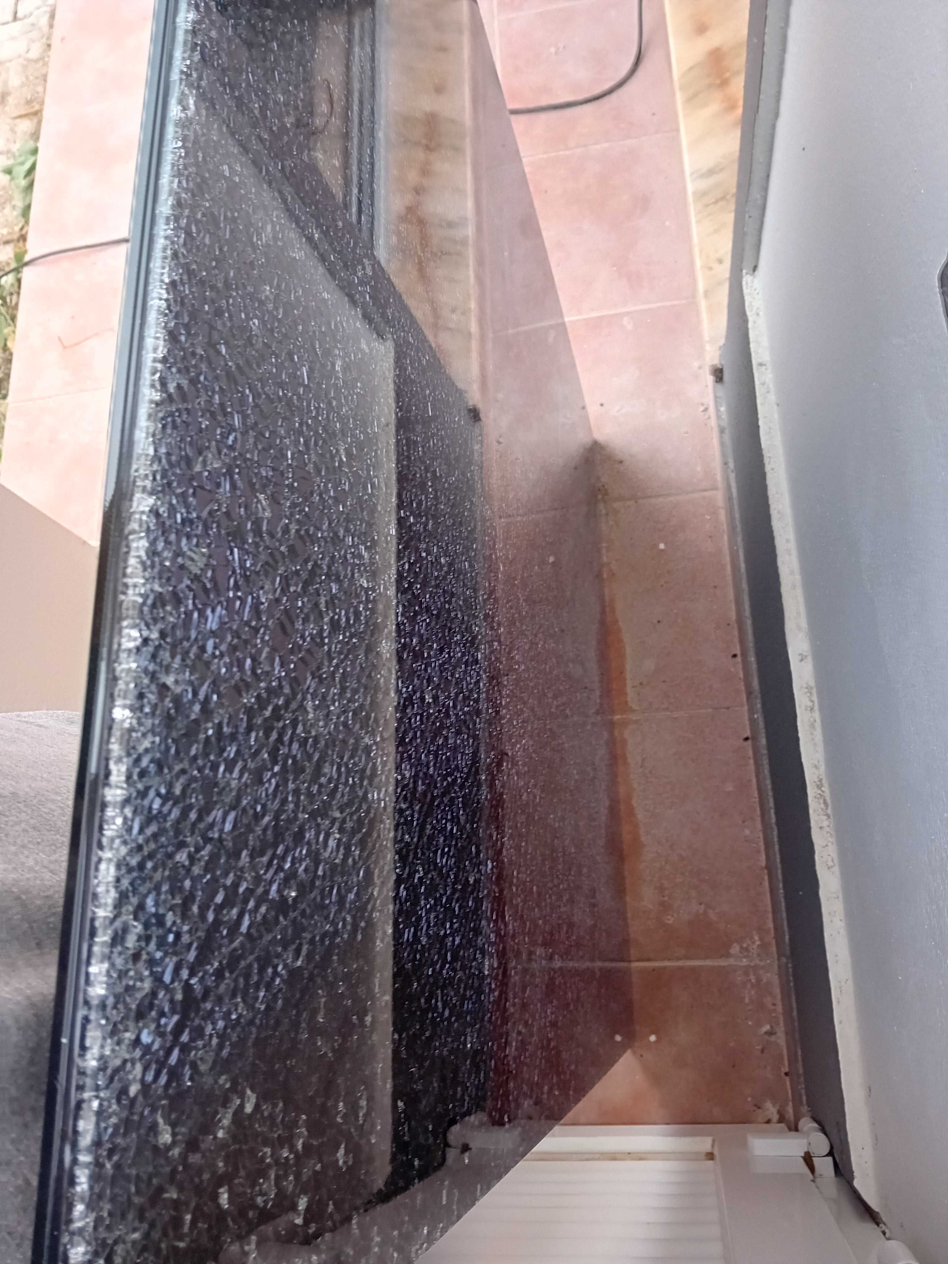 Vidro temperado laminado gris bom para fazer mesa...